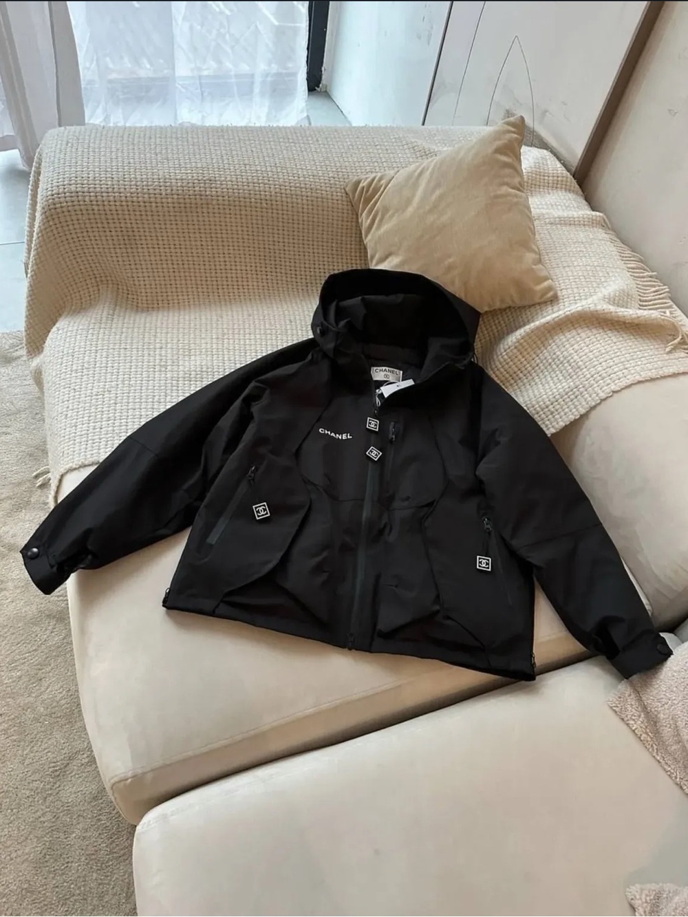 Chanel Women's Black Jacket Oversized - Picture 14 of 16